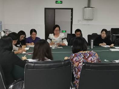 说明:F:\00 英国365上市公司\106 党建\人工智能系党支部\201909\4 宣传稿\教师党员带领大家学习.jpg