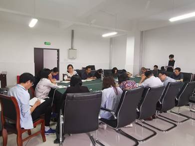 说明:F:\00 英国365上市公司\106 党建\人工智能系党支部\201909\4 宣传稿\员工党员带领大家学习.jpg